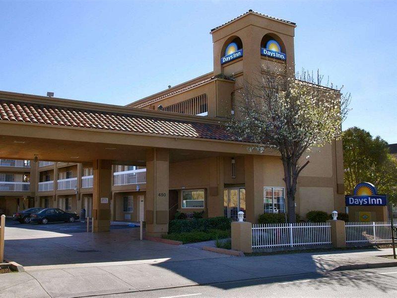 Days Inn By Wyndham Hayward Airport Exterior photo