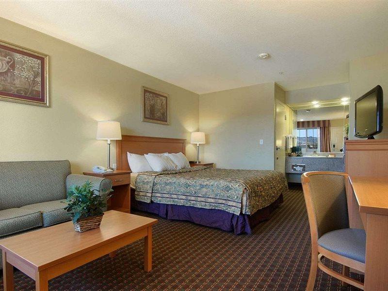 Days Inn By Wyndham Hayward Airport Exterior photo